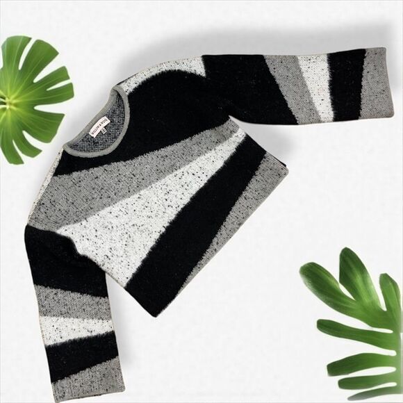 Willow & Wind Geo Striped Fuzzy Knit Sweater - Picture 8 of 10